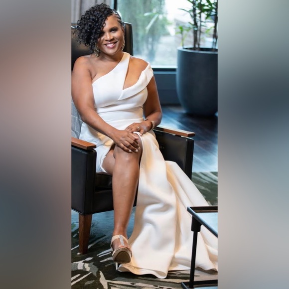 Jovani
One-Shoulder Ruched Scuba Mermaid Gown - Picture 2 of 2